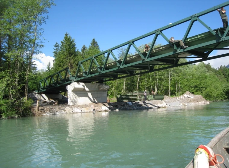 Nepomukbrücke über den Fluss